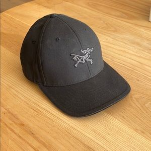 Arc’teryx Flexfit Black hat
